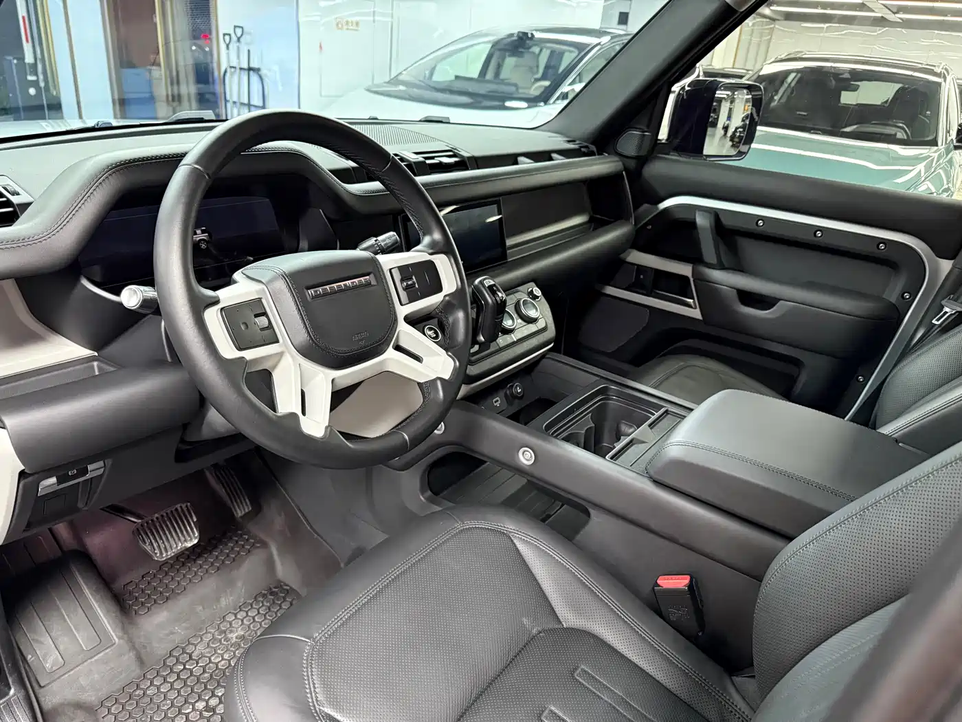 Photo 6 - Land Rover Defender