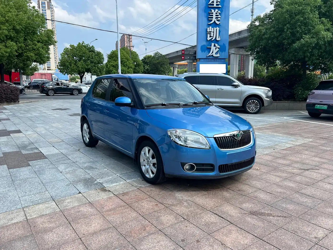 Škoda Fabia 2011 1.4L Automatic Crystal Edition фото 3