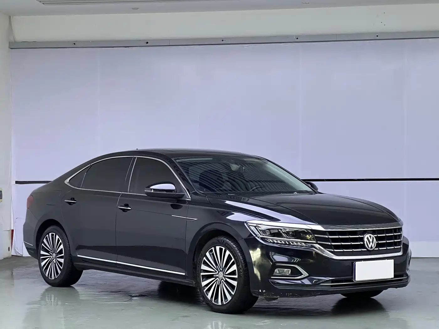 Volkswagen Passat 2020 330TSI Luxury Edition China VI фото 3