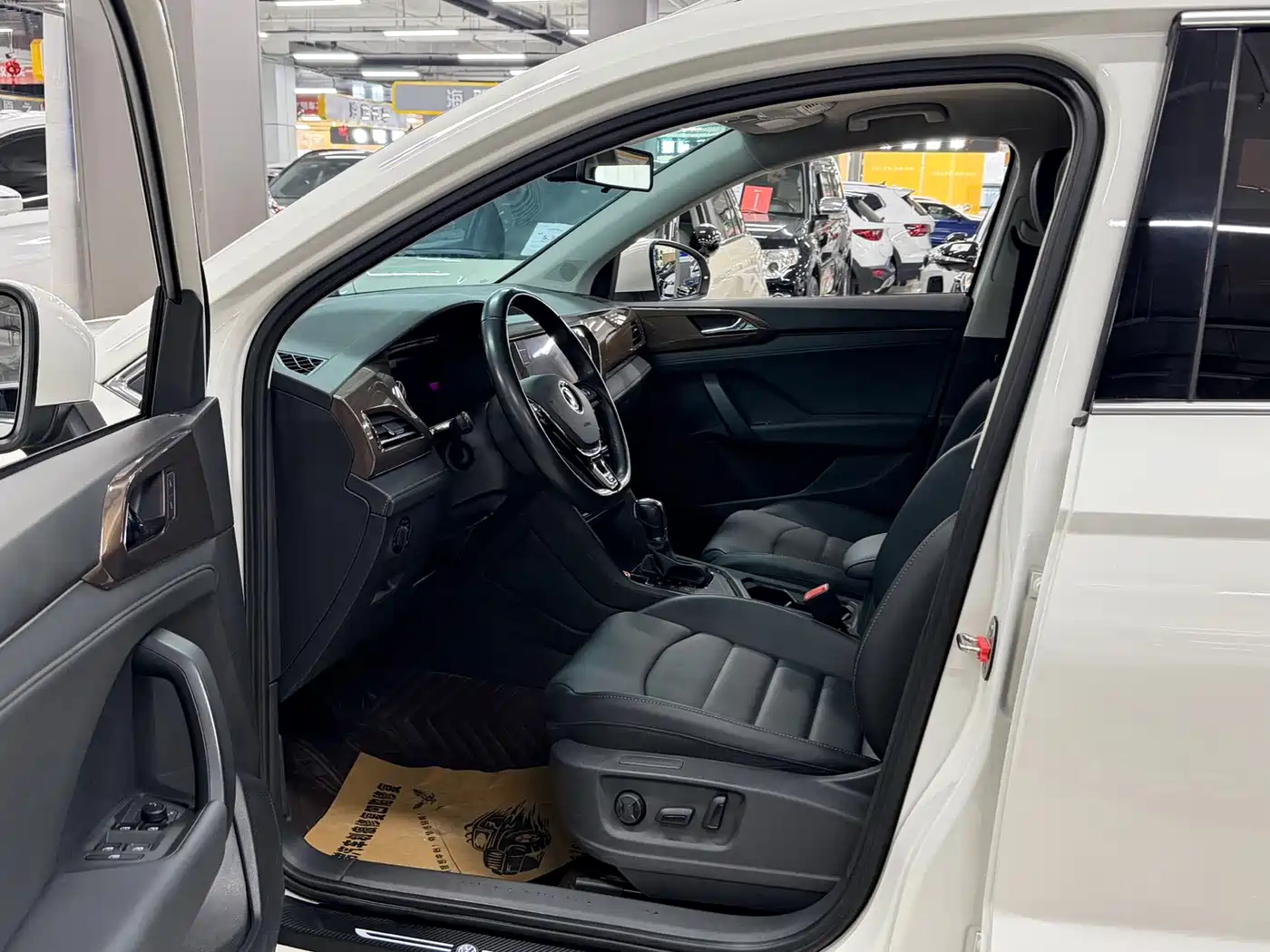 Volkswagen Tharu 2022 280TSI FWD Luxury Edition фото 9