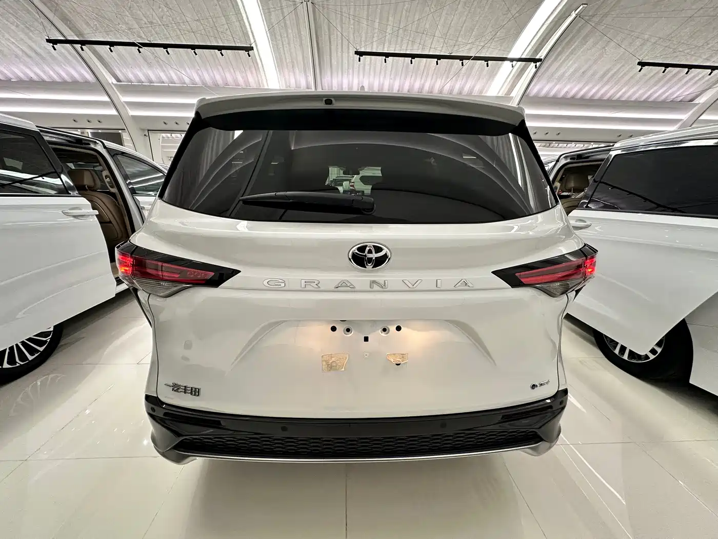 Toyota Granvia 2026 2024 2.5L Hybrid Luxury