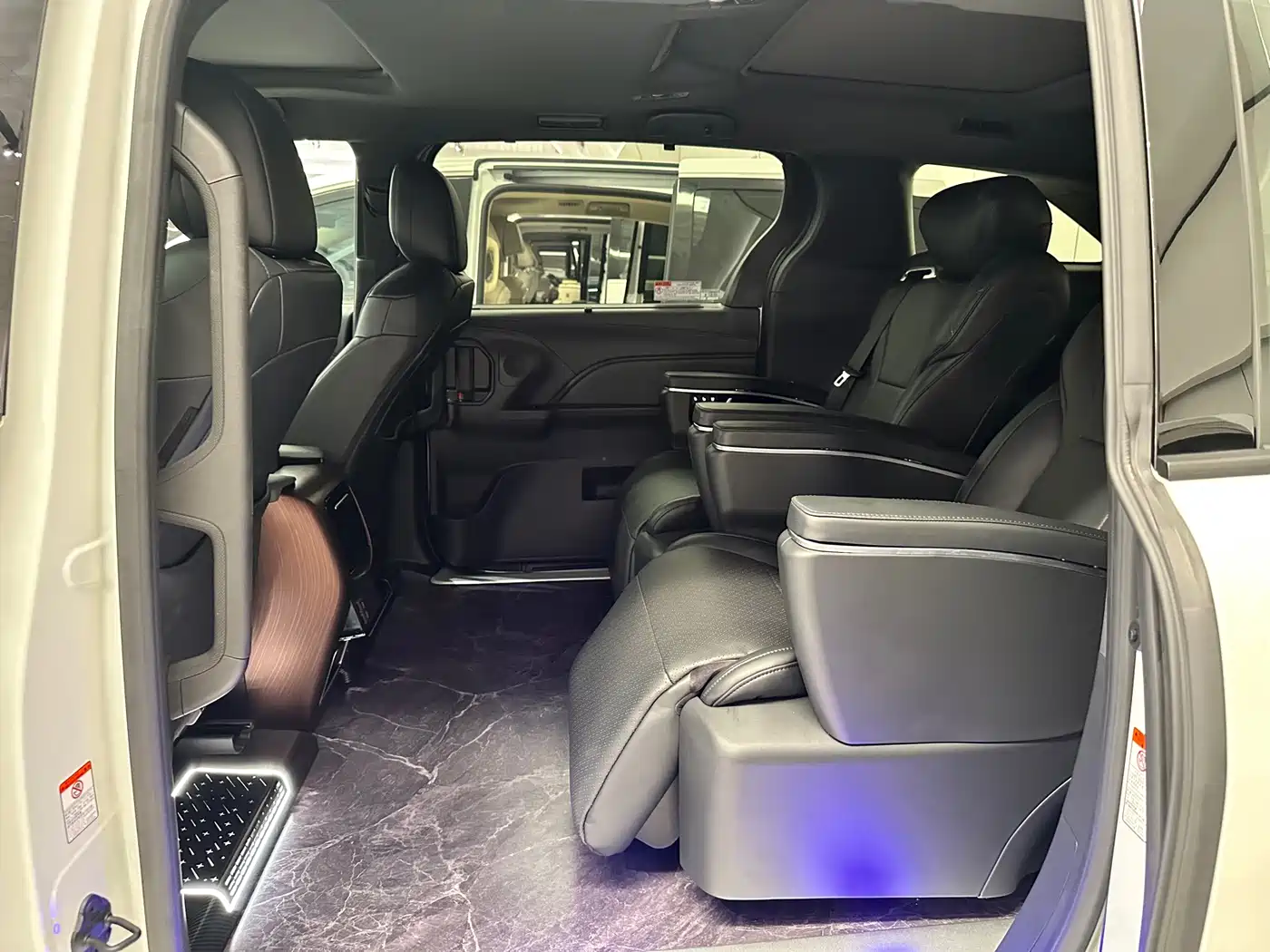 Toyota Granvia 2026 2024 2.5L Hybrid Luxury