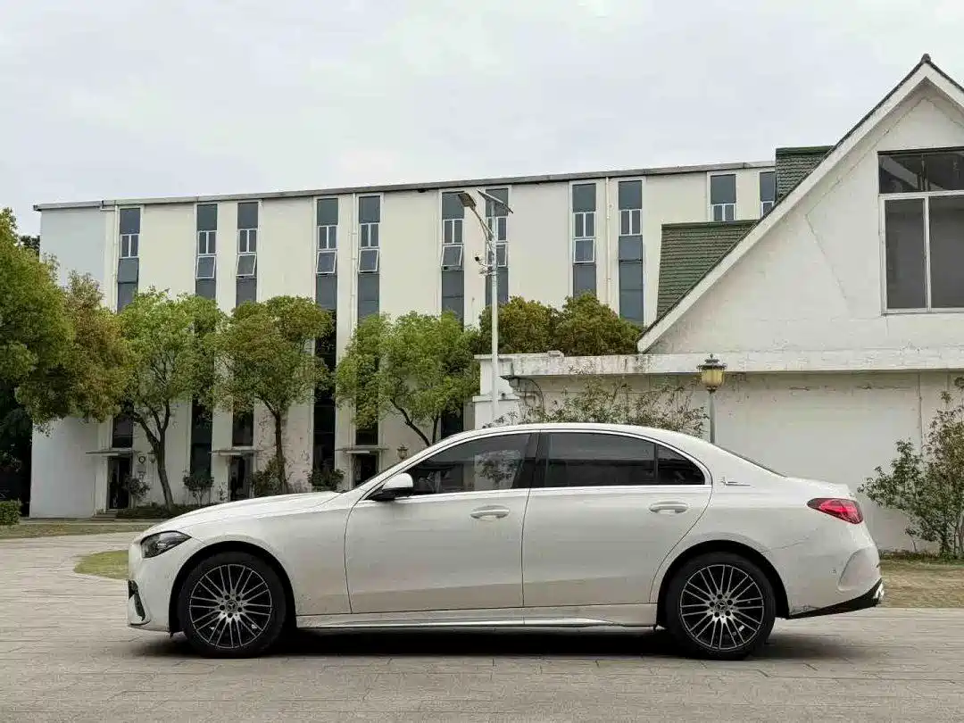 Mercedes-Benz C-Class 2024 C 200 L Sport Edition фото 2