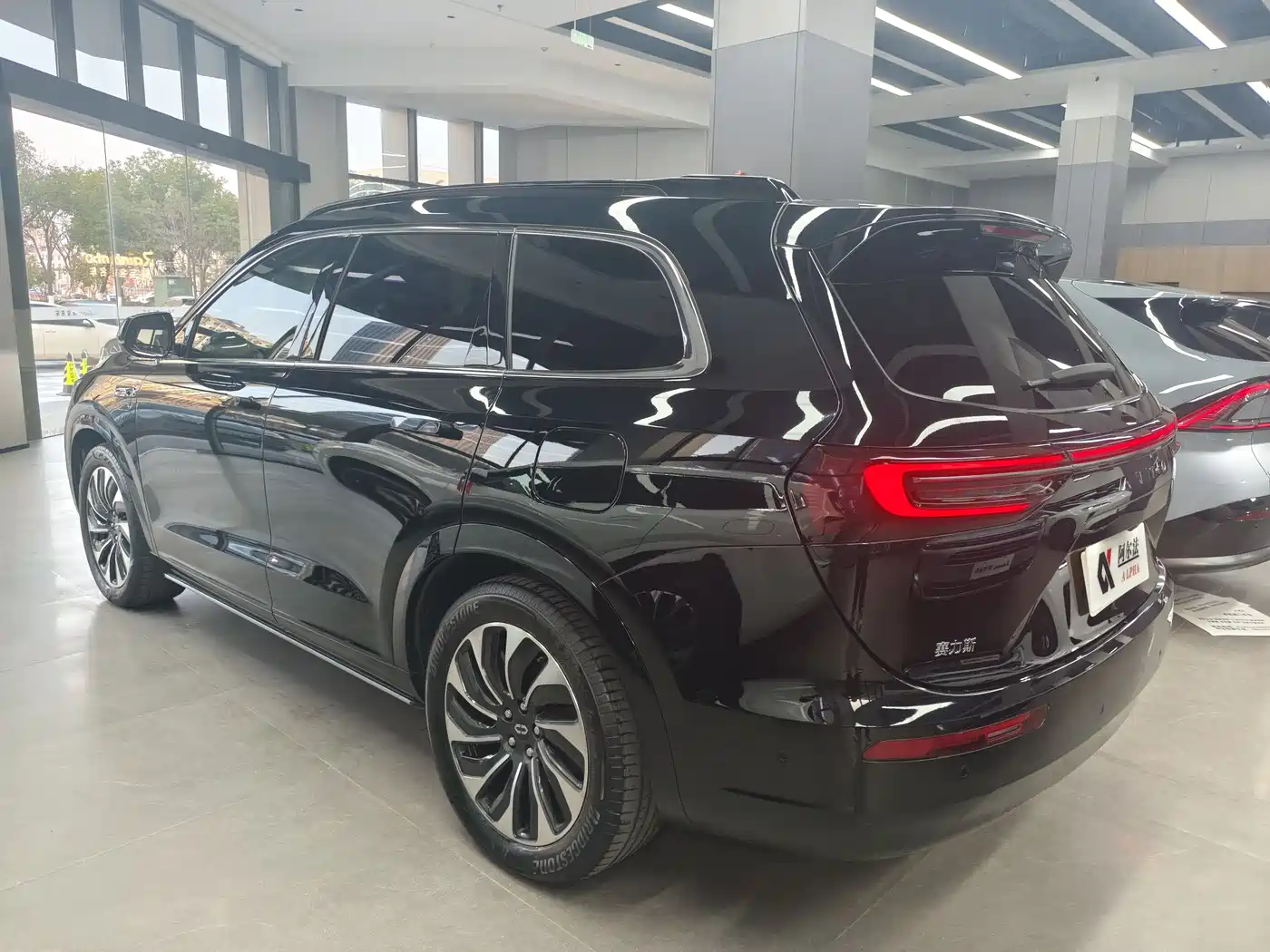 AITO Wenjie AITO M7 2024 1.5T Smart AWD Max Edition 5-Seater фото 4