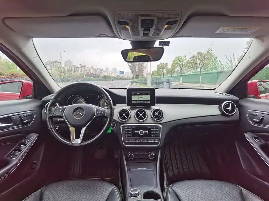 Mercedes-Benz GLA 2015 GLA 220 4MATIC Luxury фото 25