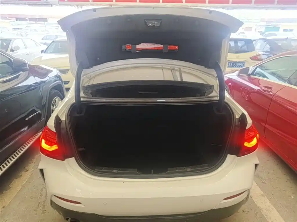 BMW 1 Series 2019 118i M Sport Package фото 19