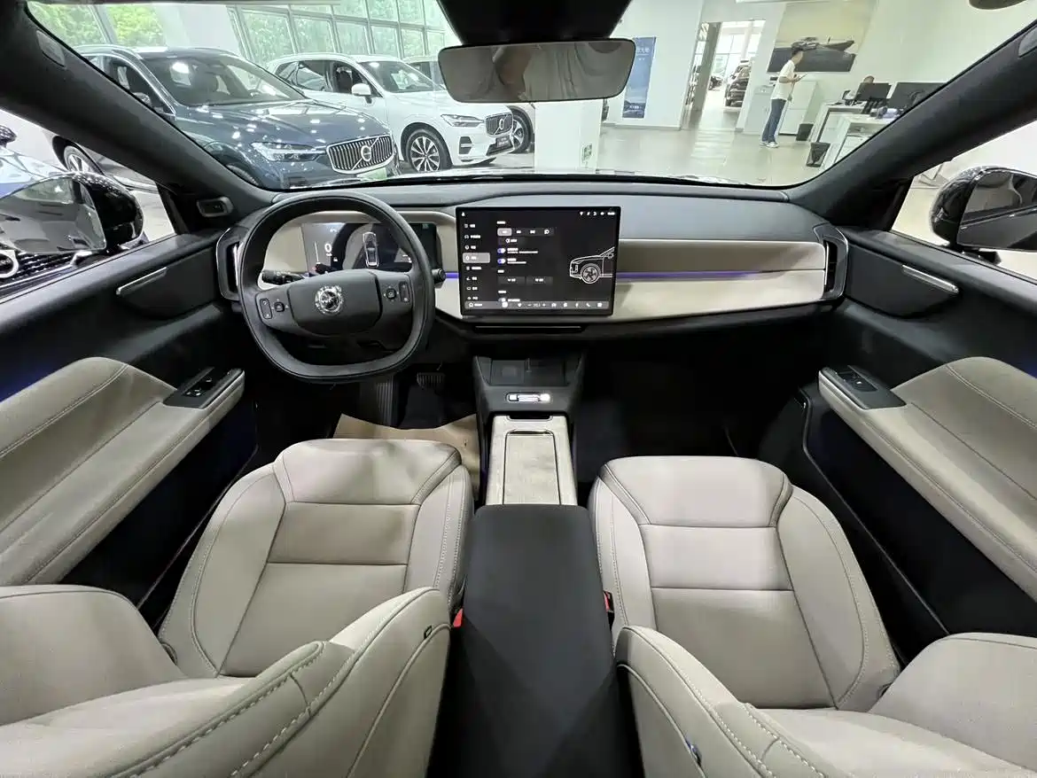 Volvo XC70 Plug-in Hybrid 2026 2026 AWD Extended Range Core