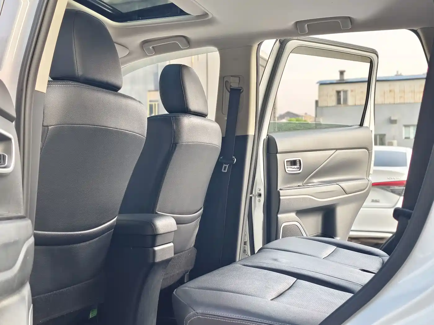 Mitsubishi Outlander 2017 2016 2.4L 4WD Luxury Edition 7-seater
