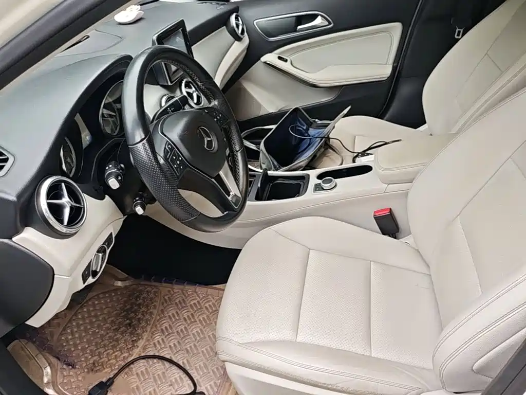 Mercedes-Benz GLA 2015 2015 GLA 200 Dynamic