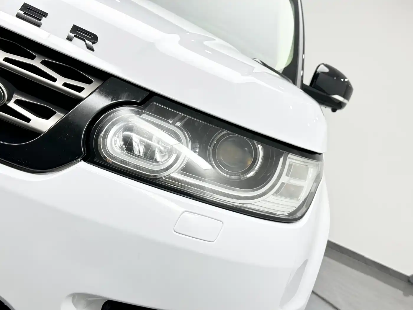 Land Rover Range Rover Sport 2016 Model 3.0 SC V6 SE фото 17