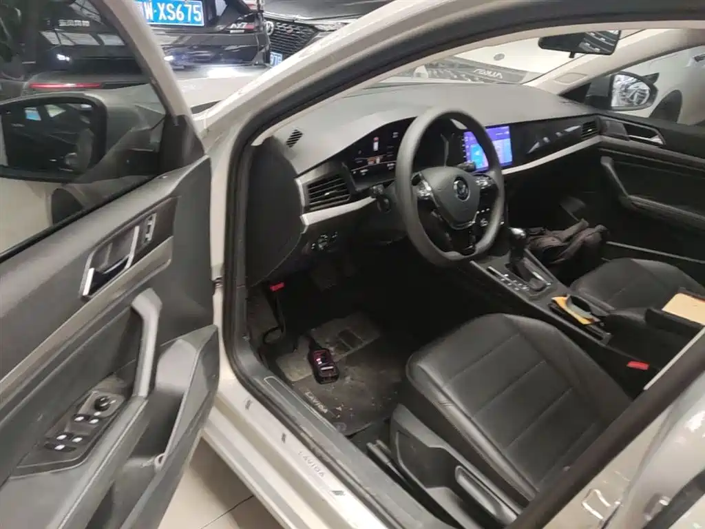 Volkswagen Lavida 2021 1.5L Auto Comfort Edition фото 16