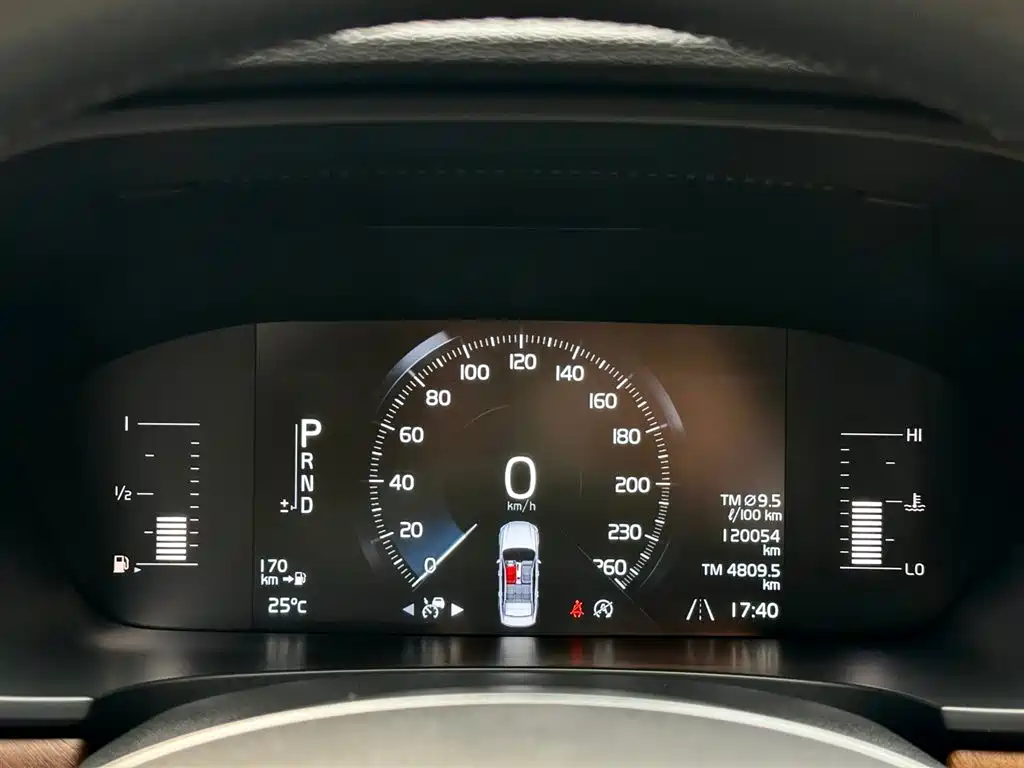 Фото 24 - Volvo S90