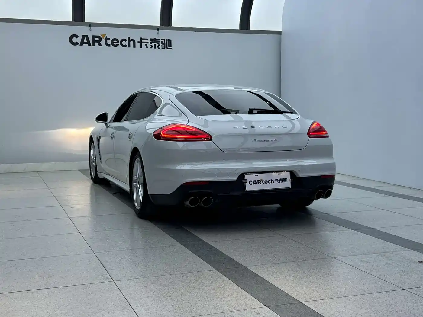 Porsche Panamera 2016 Panamera 4 Executive Edition 3.0T фото 3