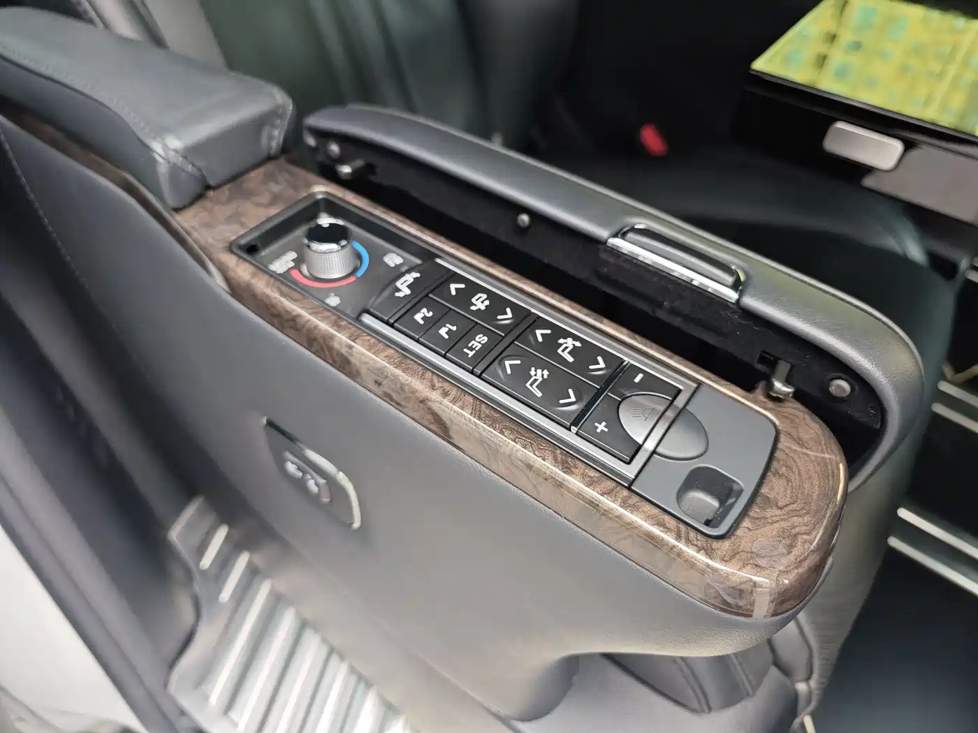 Toyota Alphard 2020 Hybrid 2.5L Premium Edition фото 31