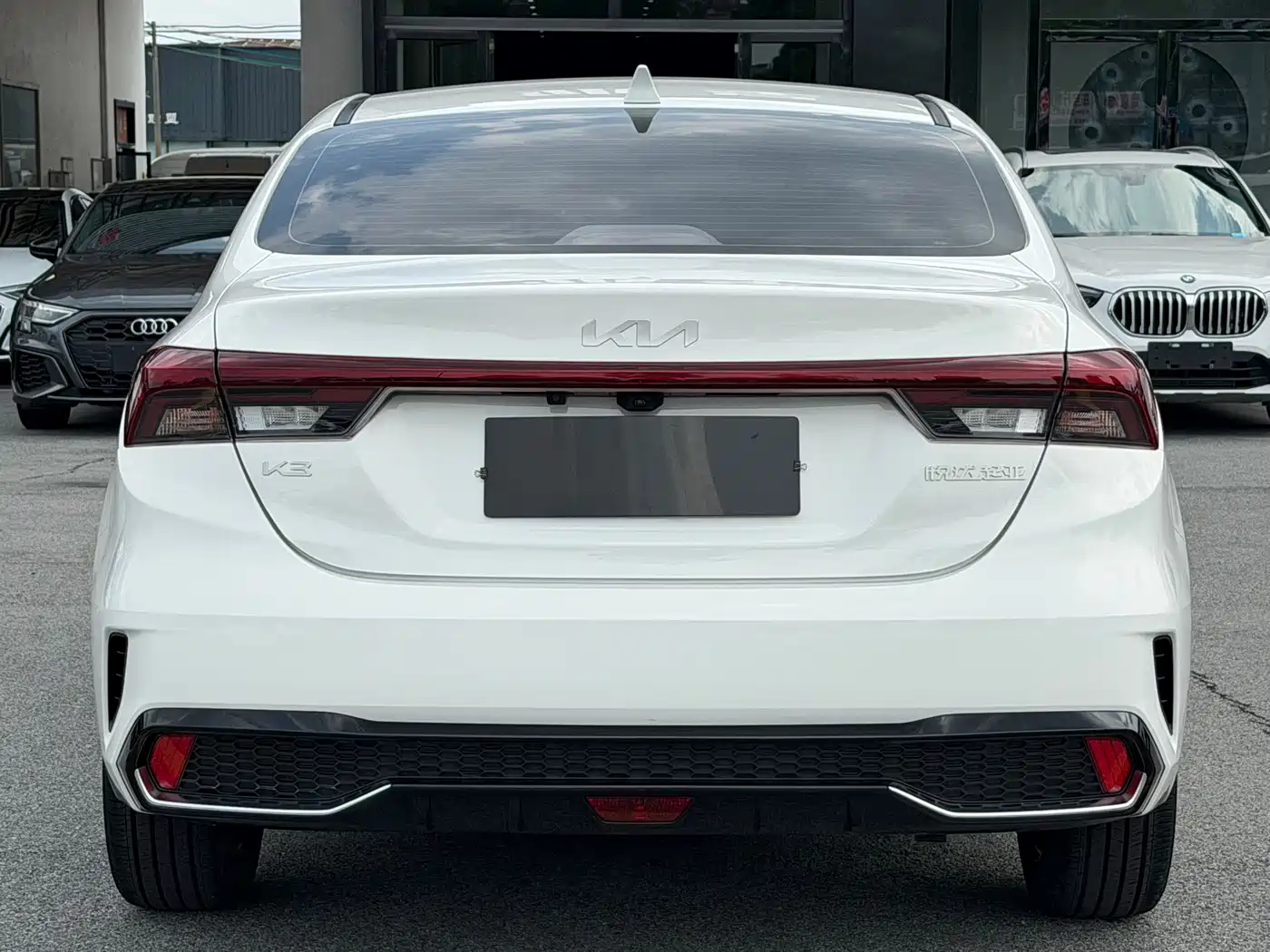 Kia K3 2023 Model 1.5L CVT Luxury Edition фото 4