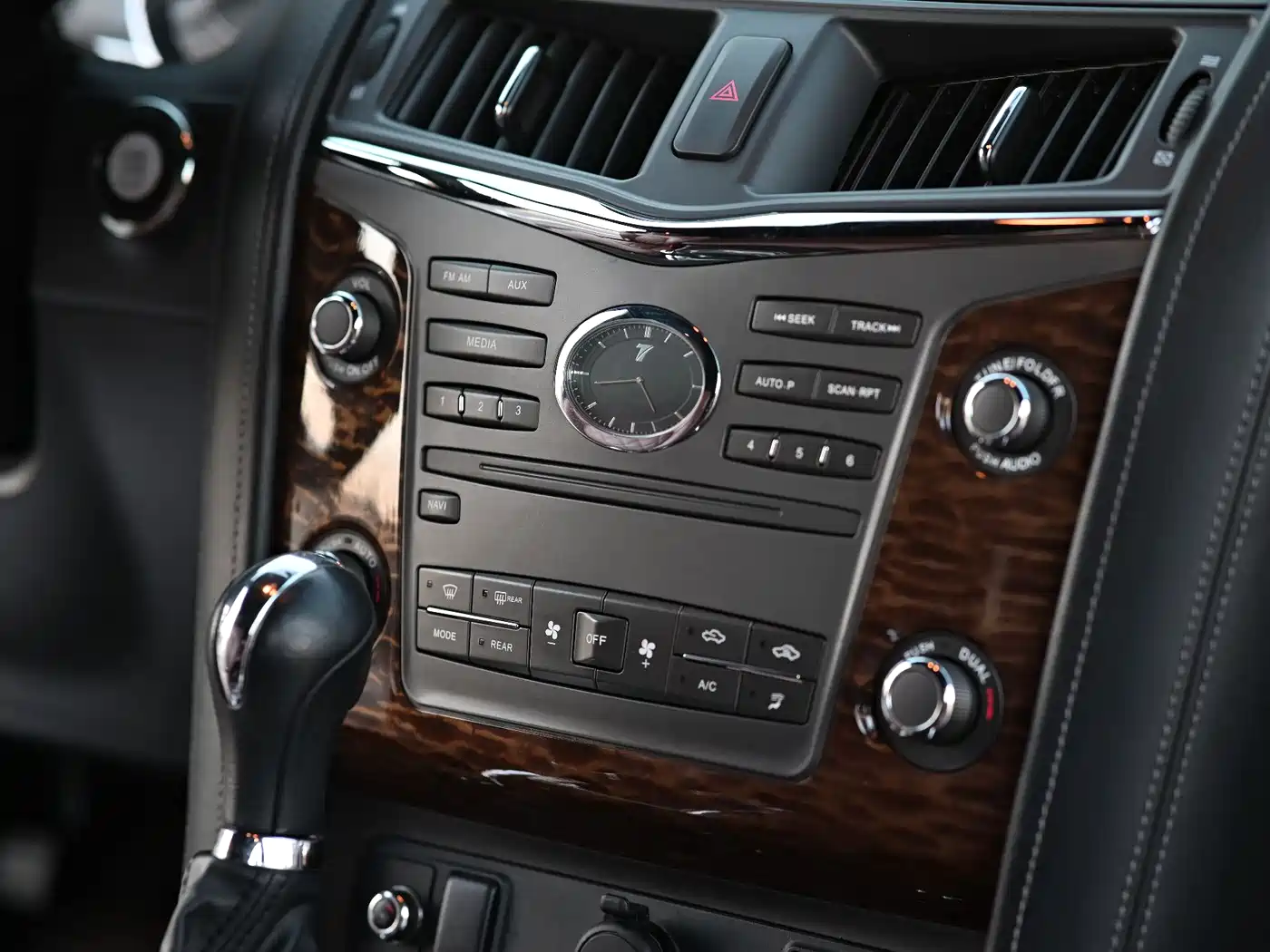 Nissan Patrol 2018 4.0L Leadership фото 9