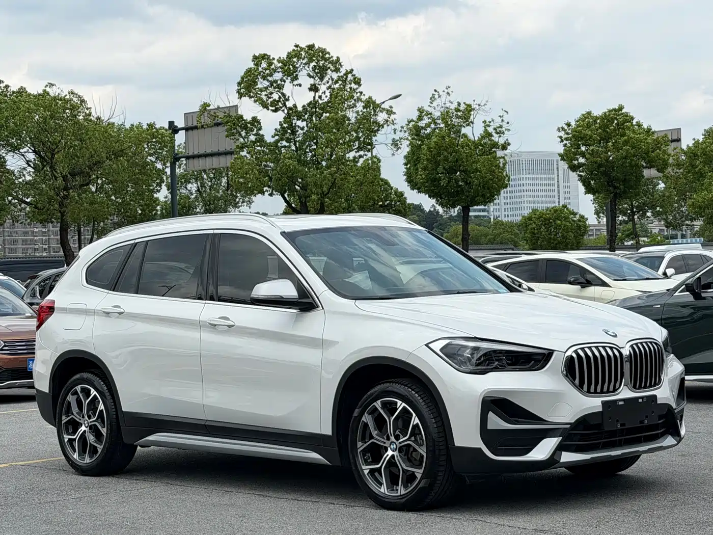 BMW X1 2022 sDrive20Li Fashion фото 2