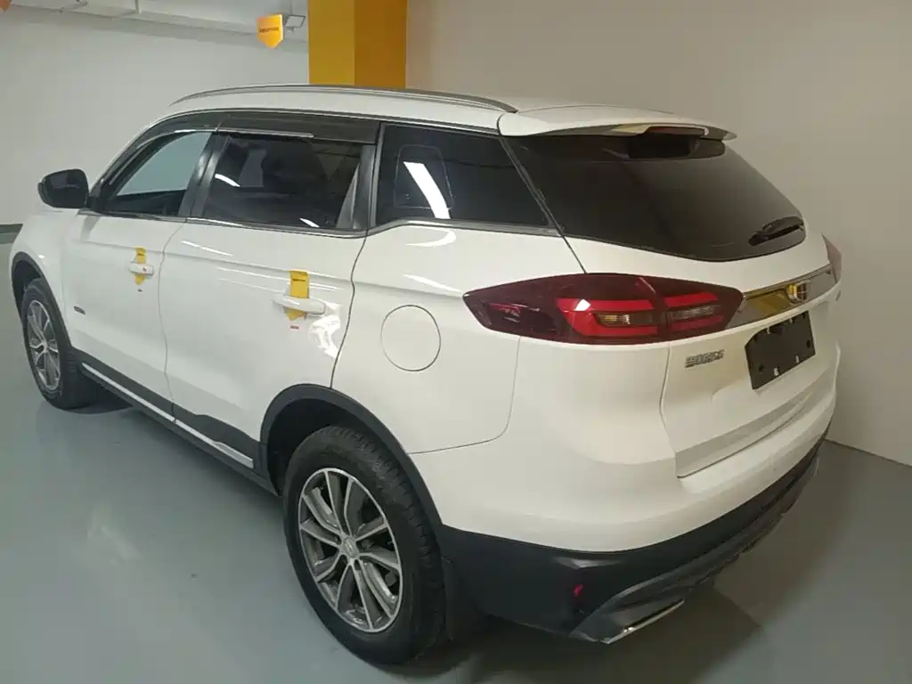 Фото 24 - Geely Atlas
