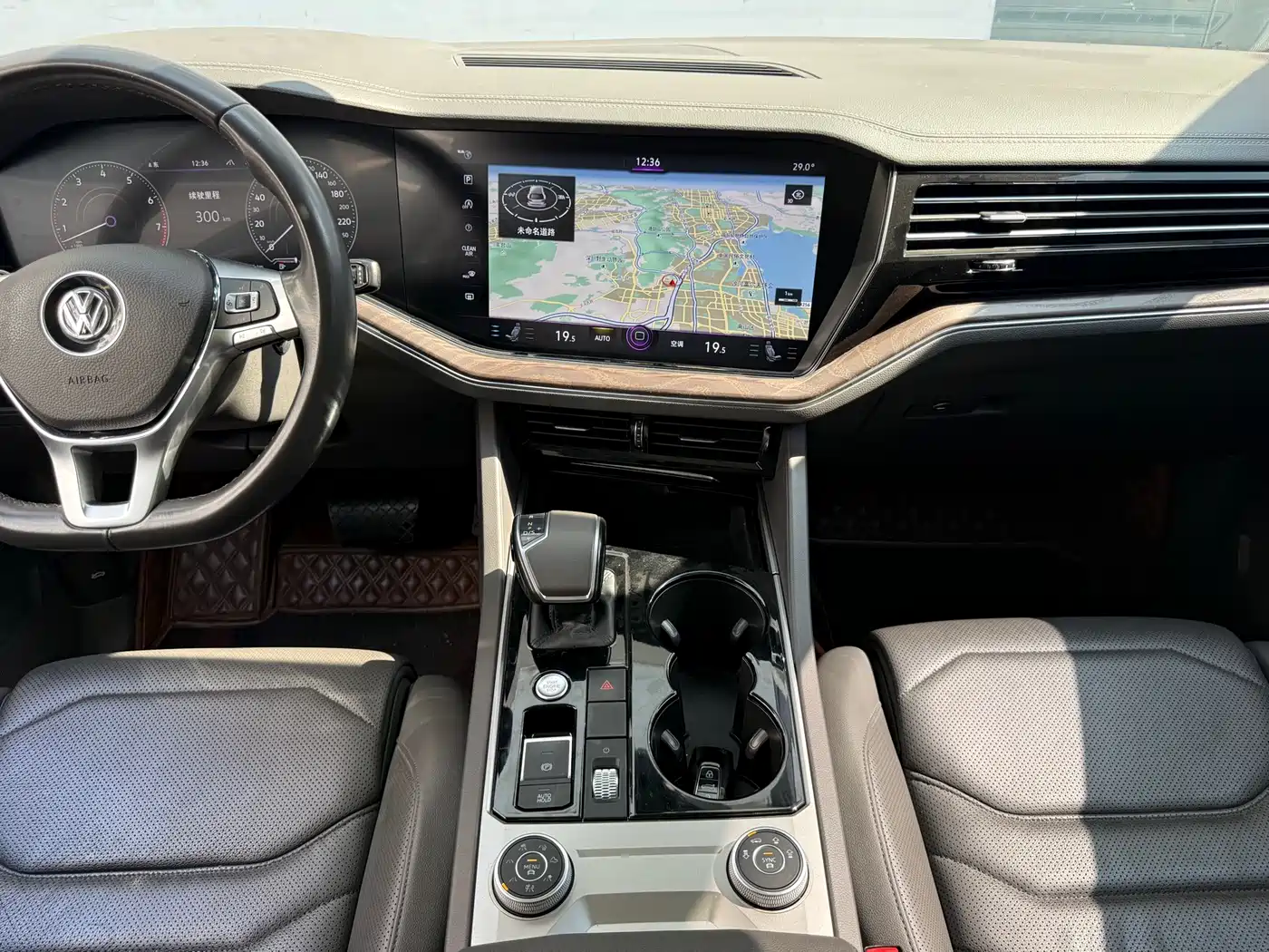 Volkswagen Touareg 2019 3.0TSI Sharp Edge Edition China VI фото 24