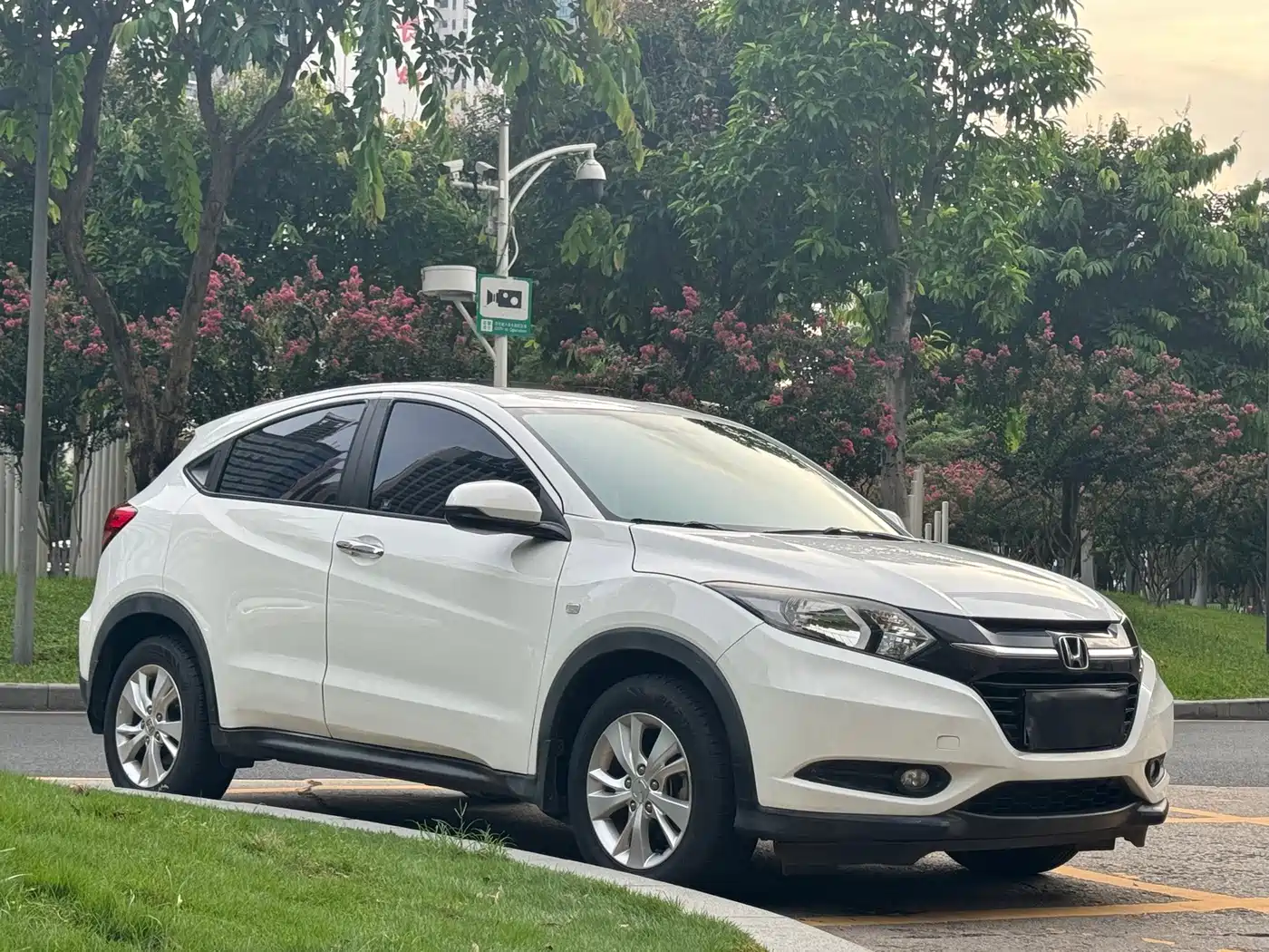 Honda Vezel 2015 2015 1.8L CVT FWD Elite