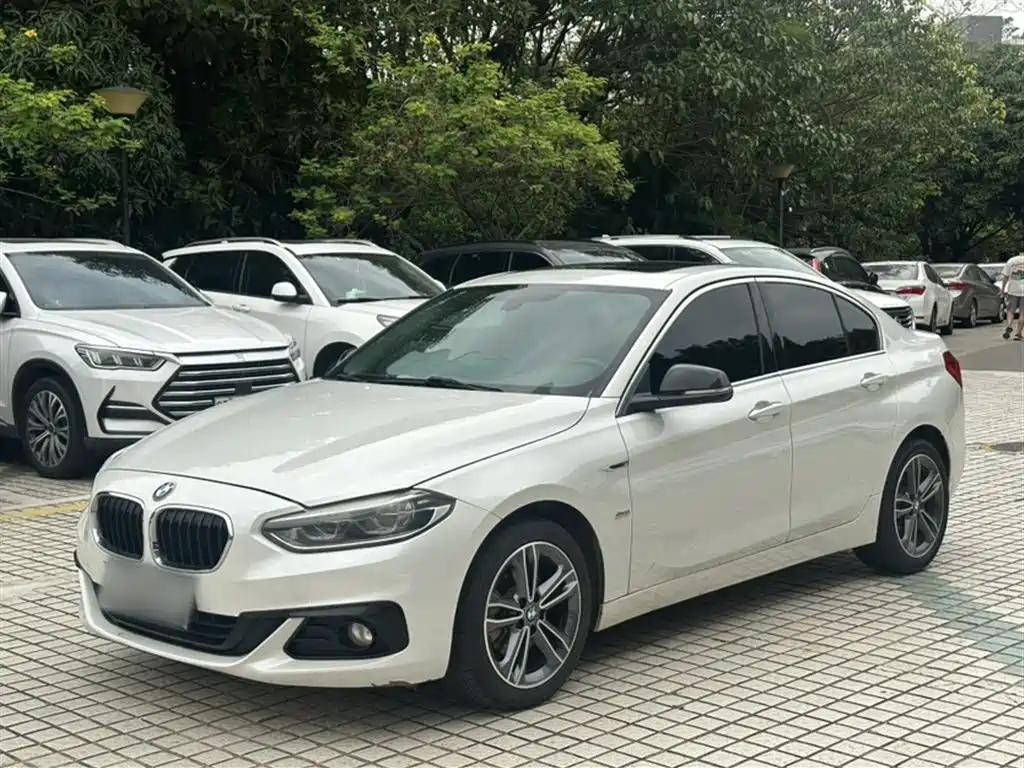 BMW 1 Series 2017 118i Sport фото 24