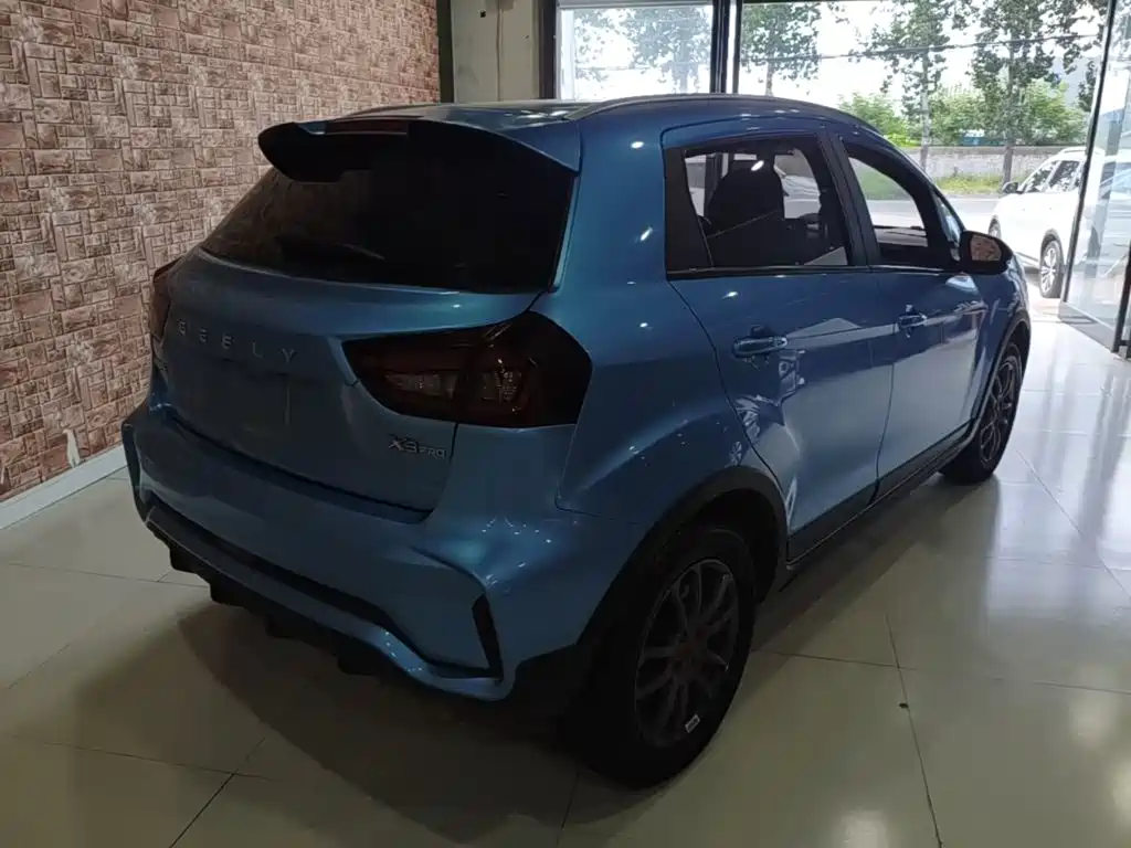 Фото 7 - Geely Vision X3
