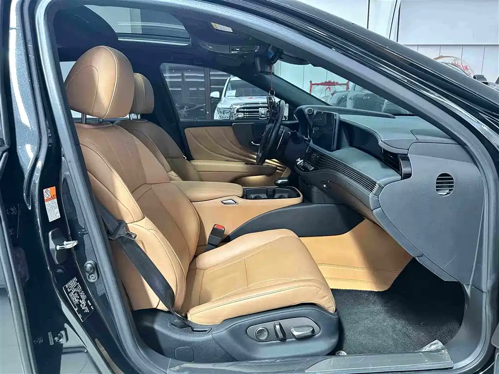 Lexus LS 2022 2021 500h Excellence Edition