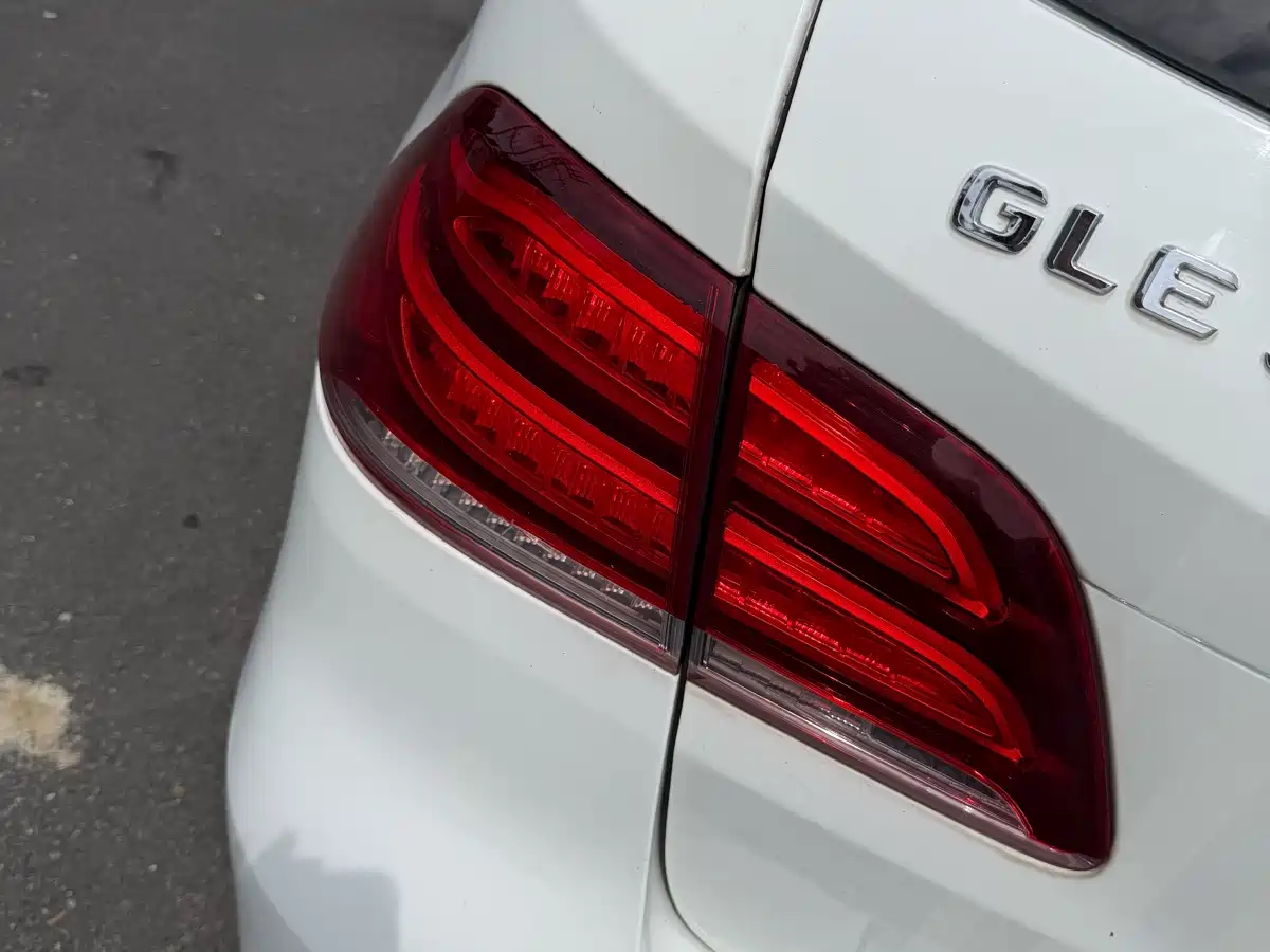 Фото 26 - Mercedes-Benz GLE