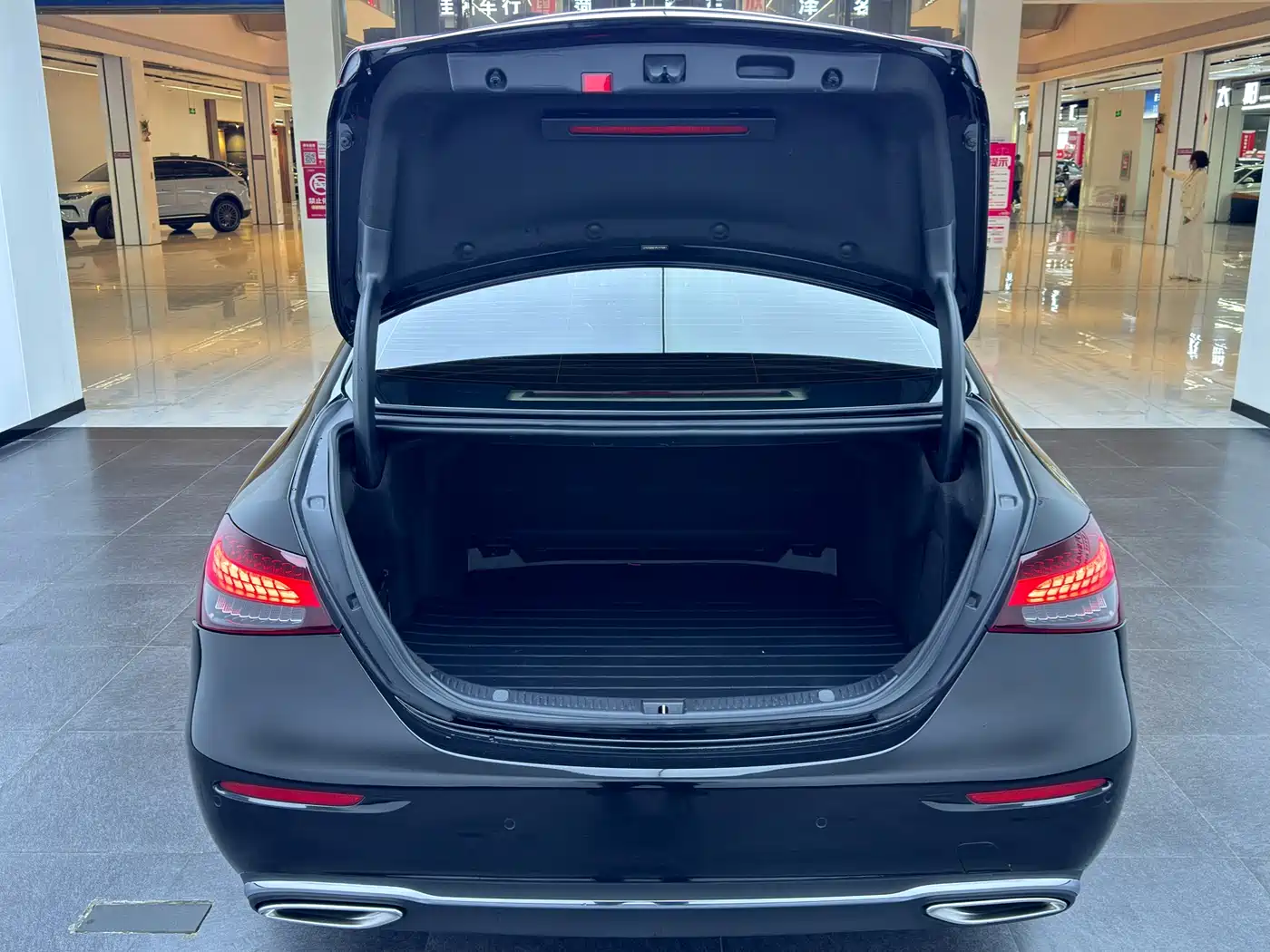 Mercedes-Benz E-Class 2022 E 260 L фото 13