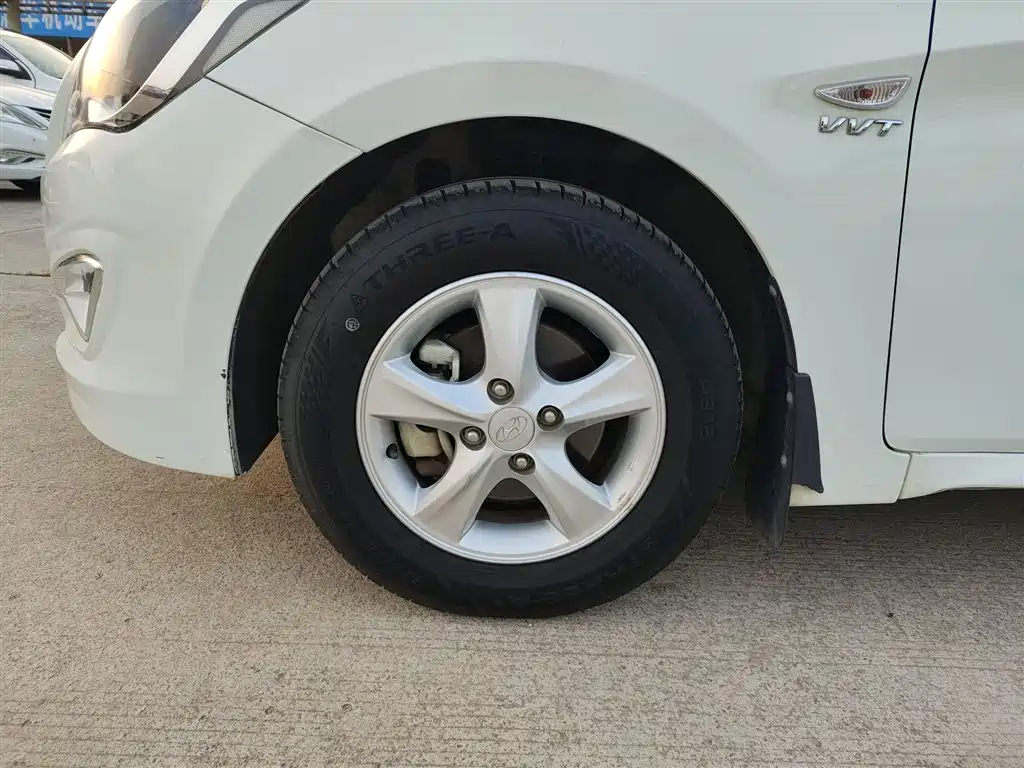 Hyundai Verna 2014 1.4L Manual Smart GLS фото 25