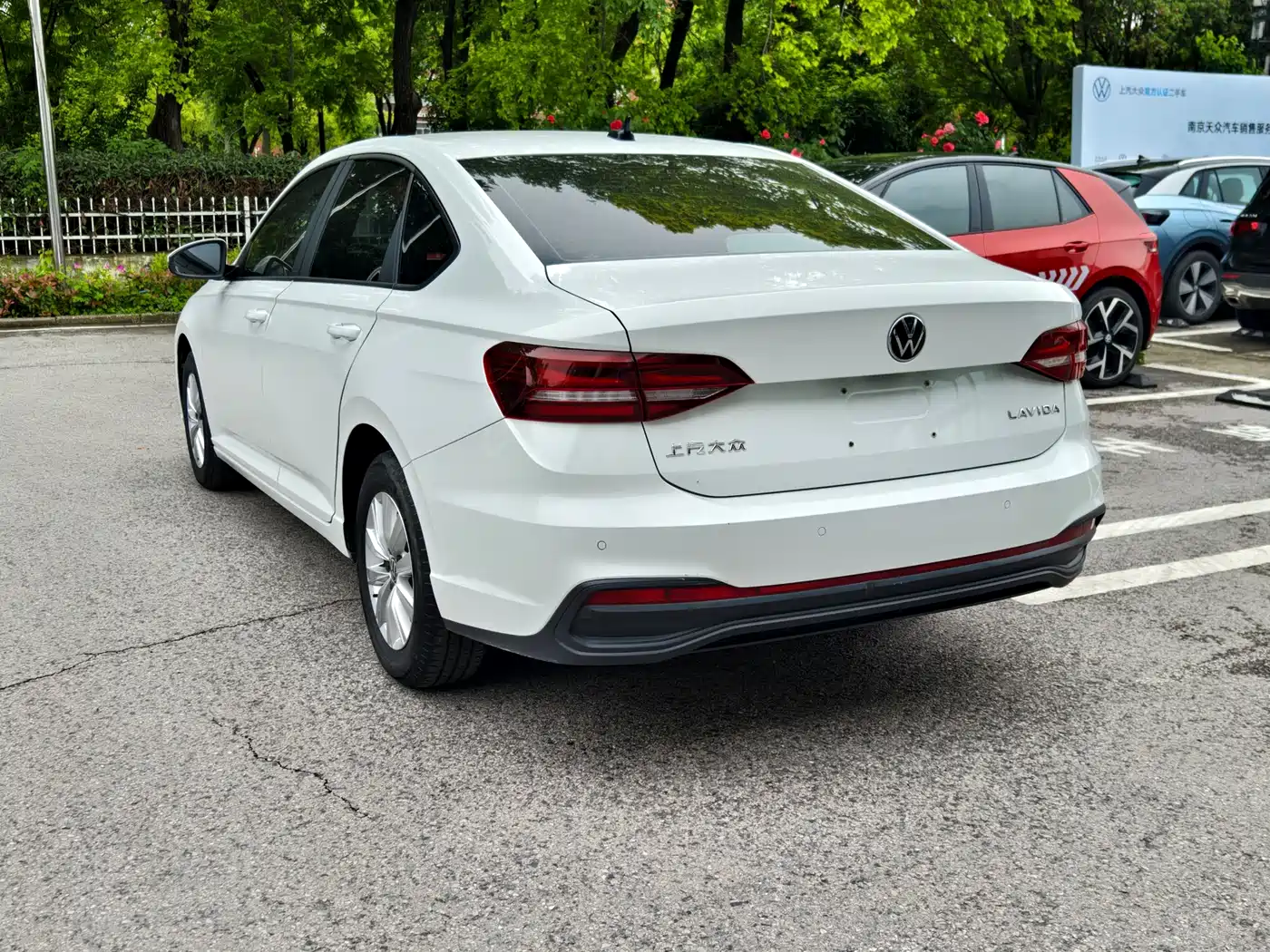 Volkswagen Lavida 2023 Facelift 1.5L Auto Comfort Edition фото 8