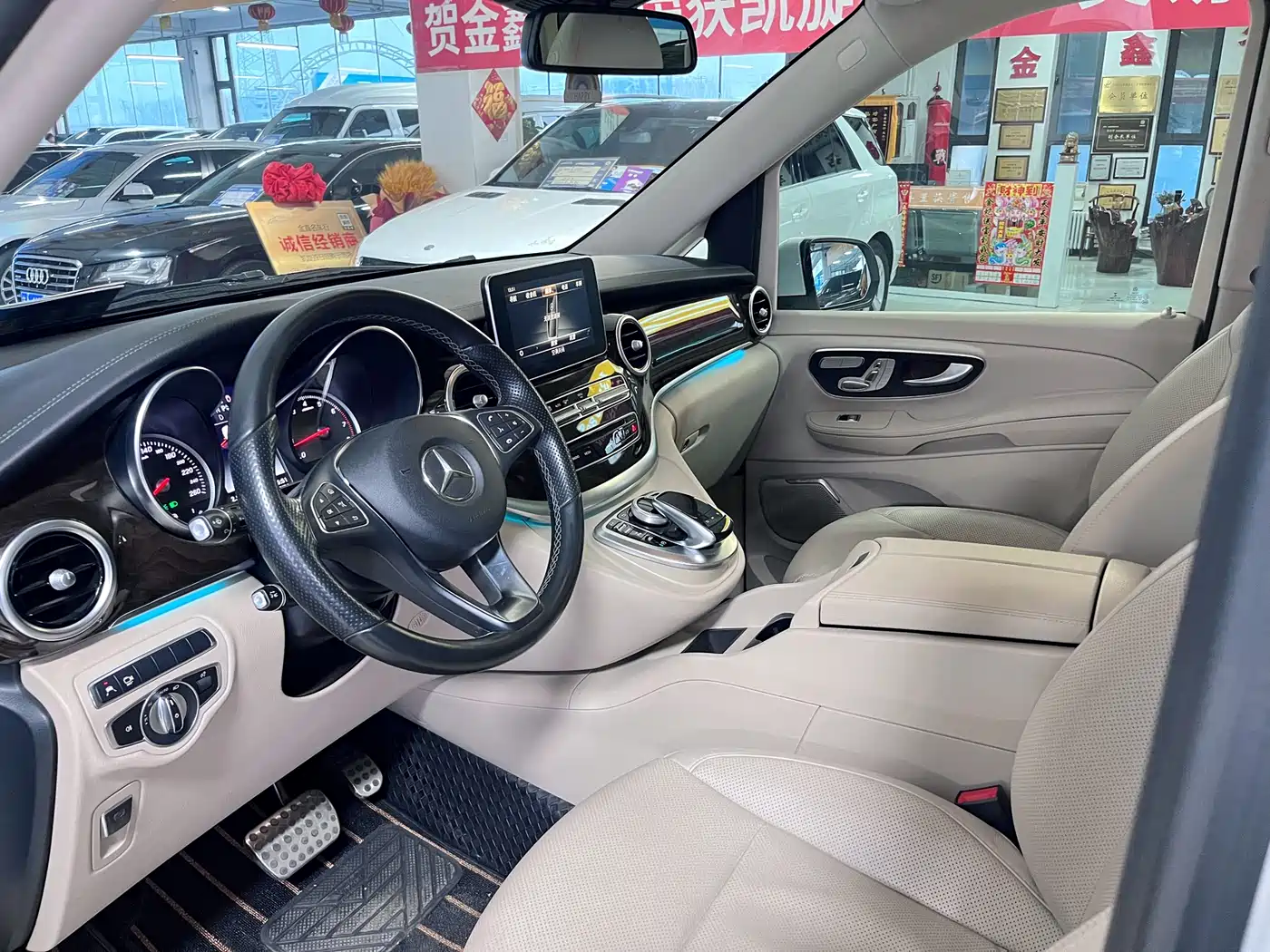 Mercedes-Benz V-Class 2017 Model V 260 Premium Edition фото 9
