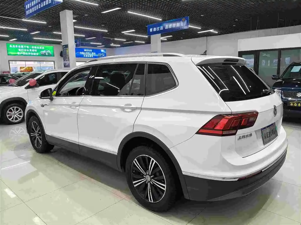 Volkswagen Tiguan L 2019 330TSI Automatic 2WD Panorama Comfort Edition China VI фото 4