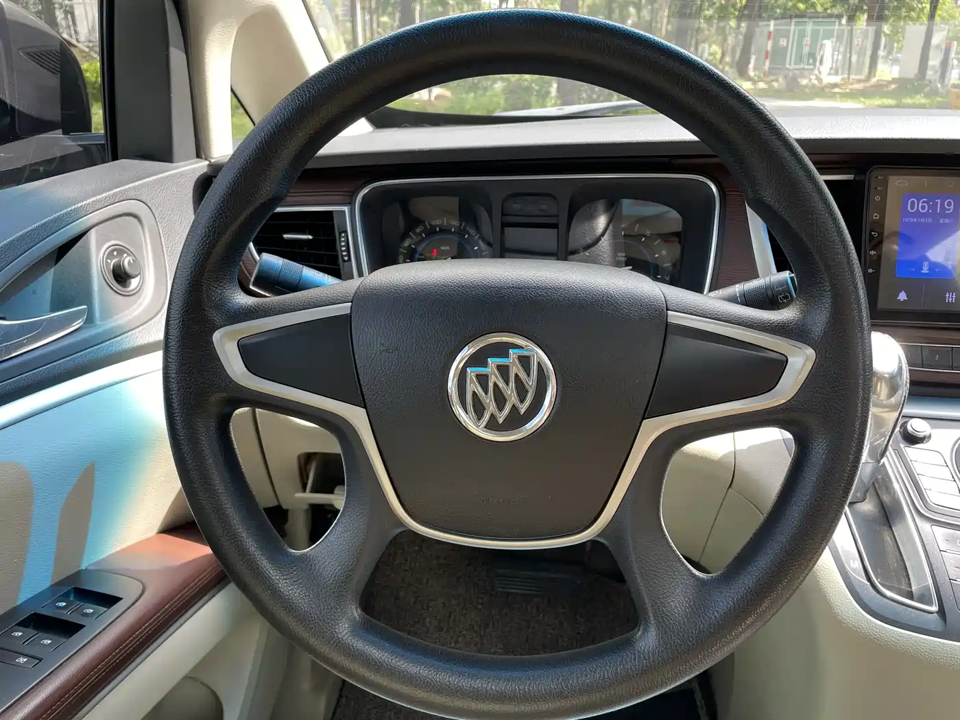 Buick GL8 2014 2.4L CT Luxury Business Comfort фото 5