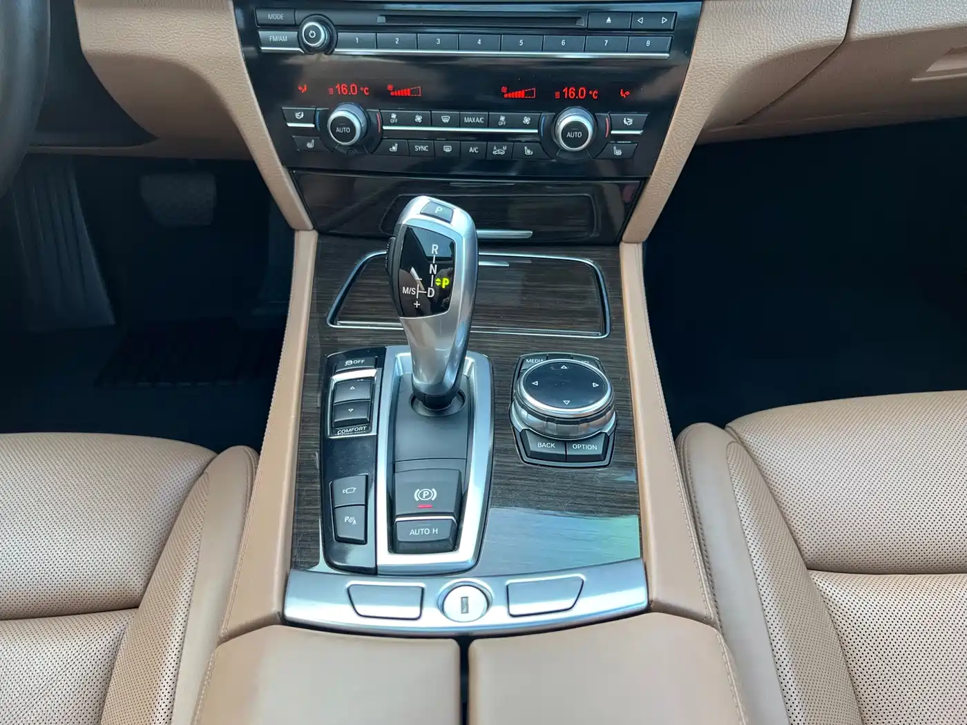 Photo 18 - BMW 7 Series