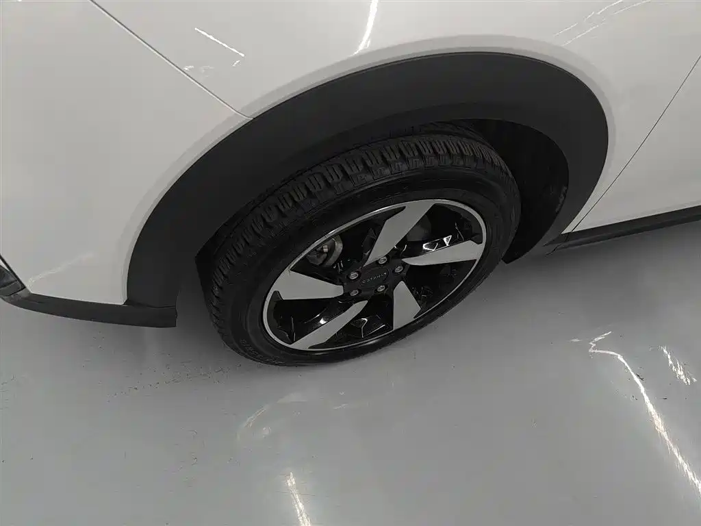 Lynk & Co 06 EM-P 2020 PHEV Plus фото 25