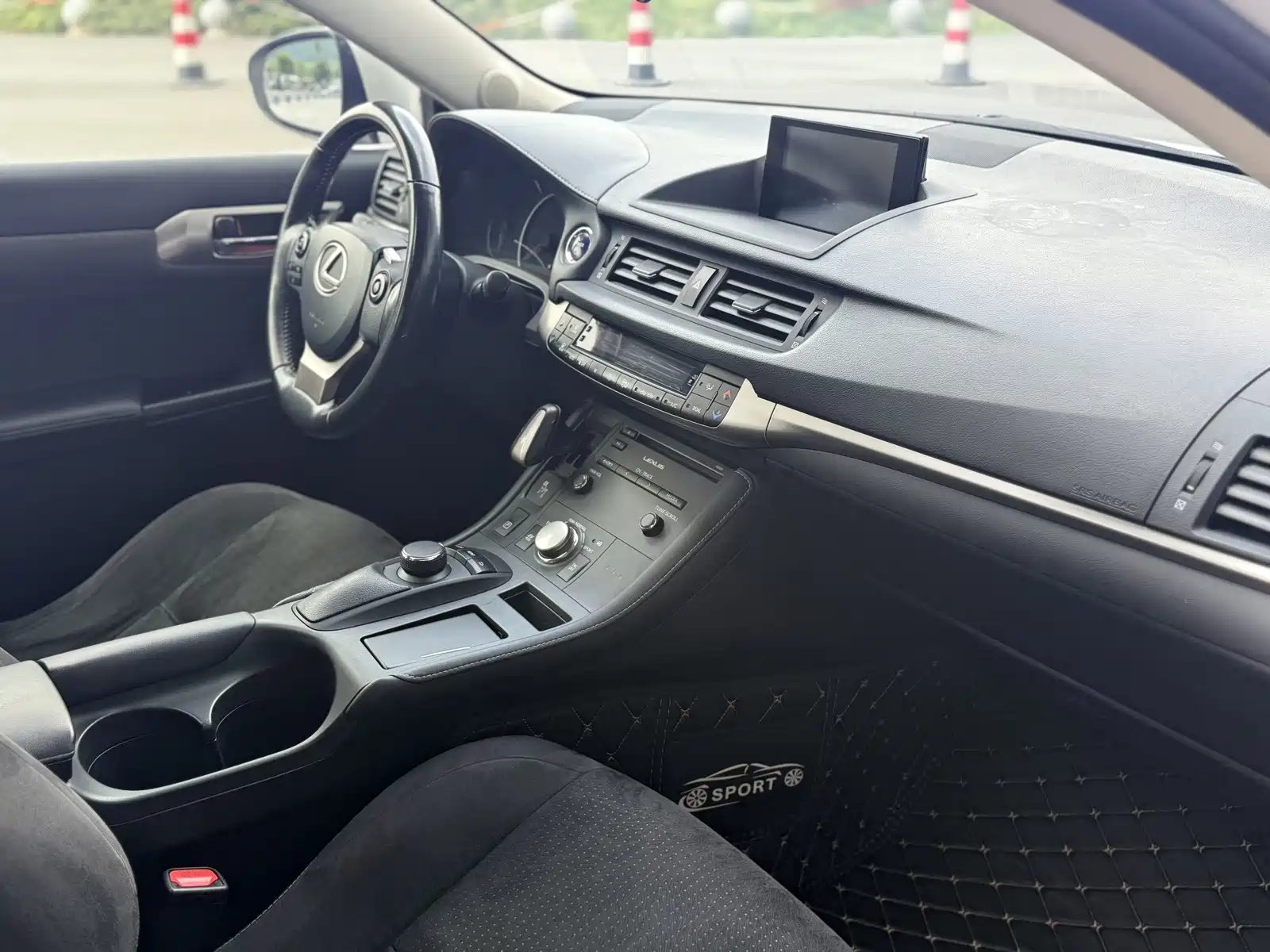 Фото 13 - Lexus CT