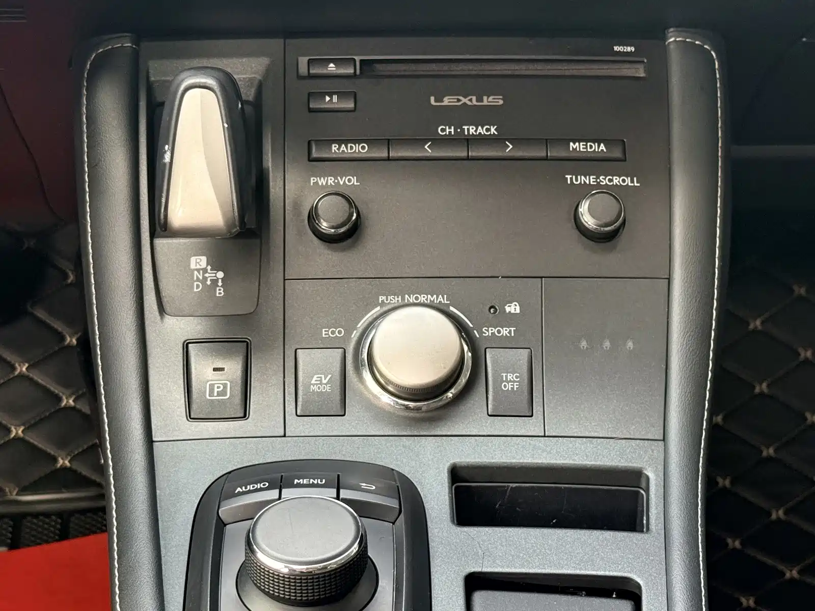 Фото 17 - Lexus CT