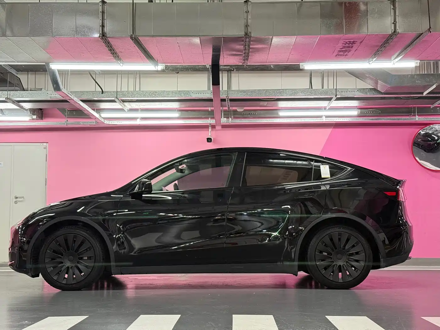 Photo 3 - Tesla Model Y