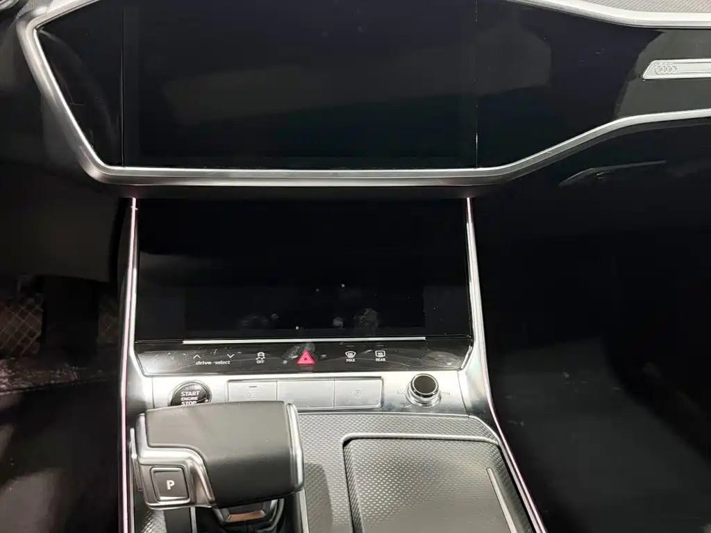 Фото 11 - Audi A6L
