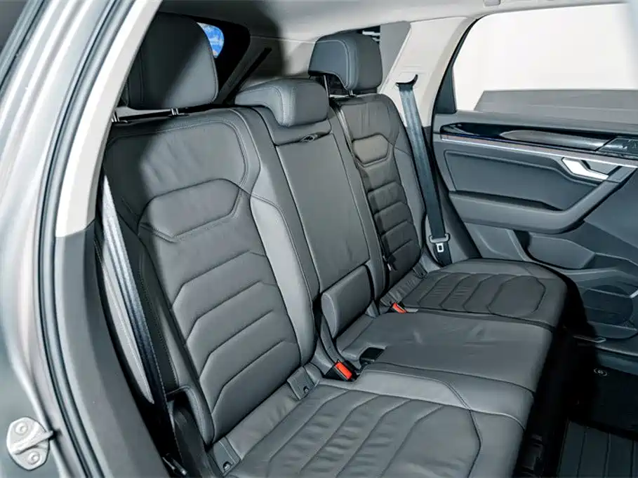 Volkswagen Touareg 2024 2023 3.0TSI R-Line Volcano Rock Paint Sport