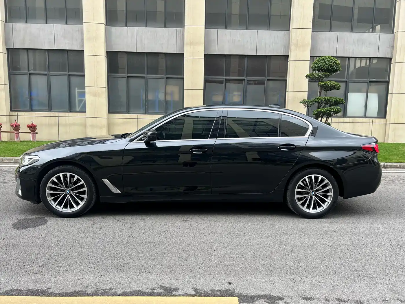 BMW 5-SERIES