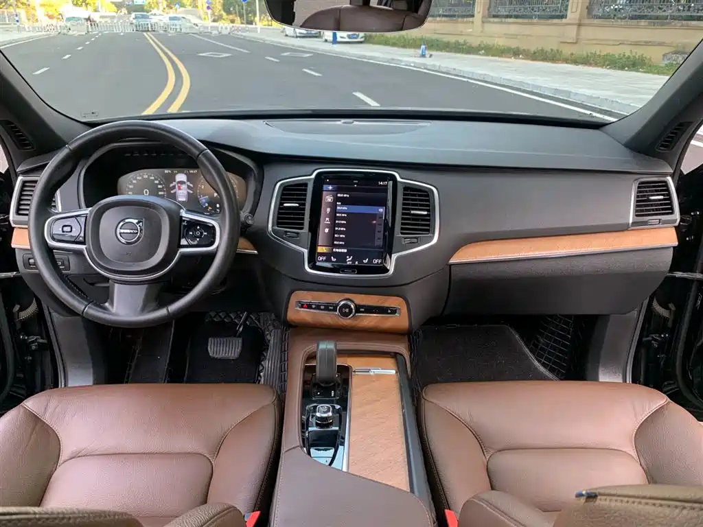 VOLVO XC90