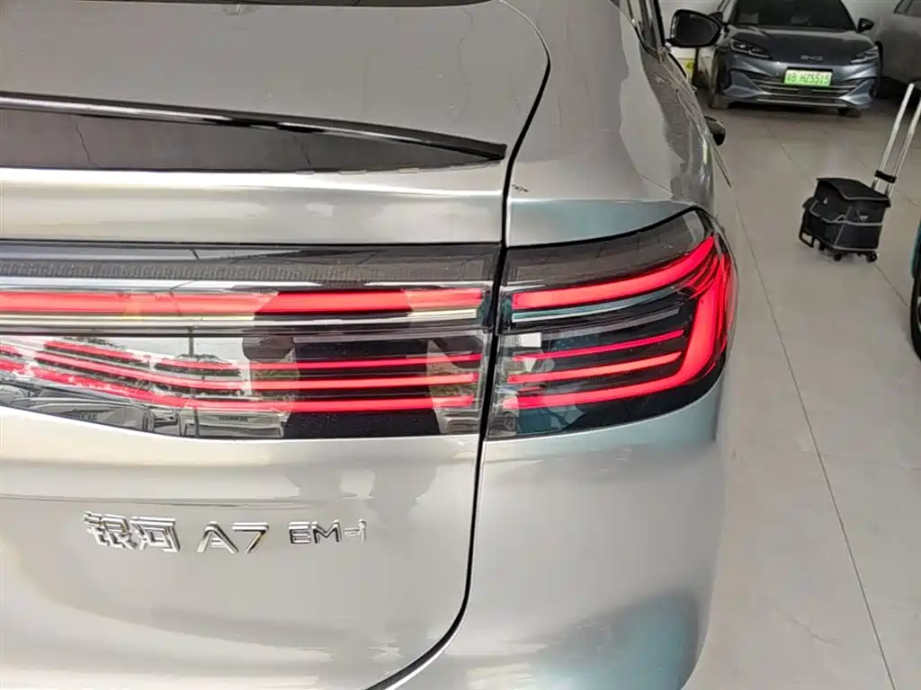 Geely Galaxy Galaxy A7 2025 EM-i 150km Long Voyage Edition фото 8