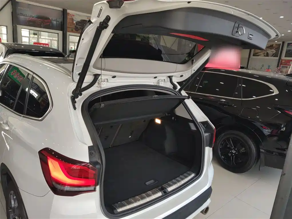 BMW X1 2022 sDrive25Li Leading фото 19
