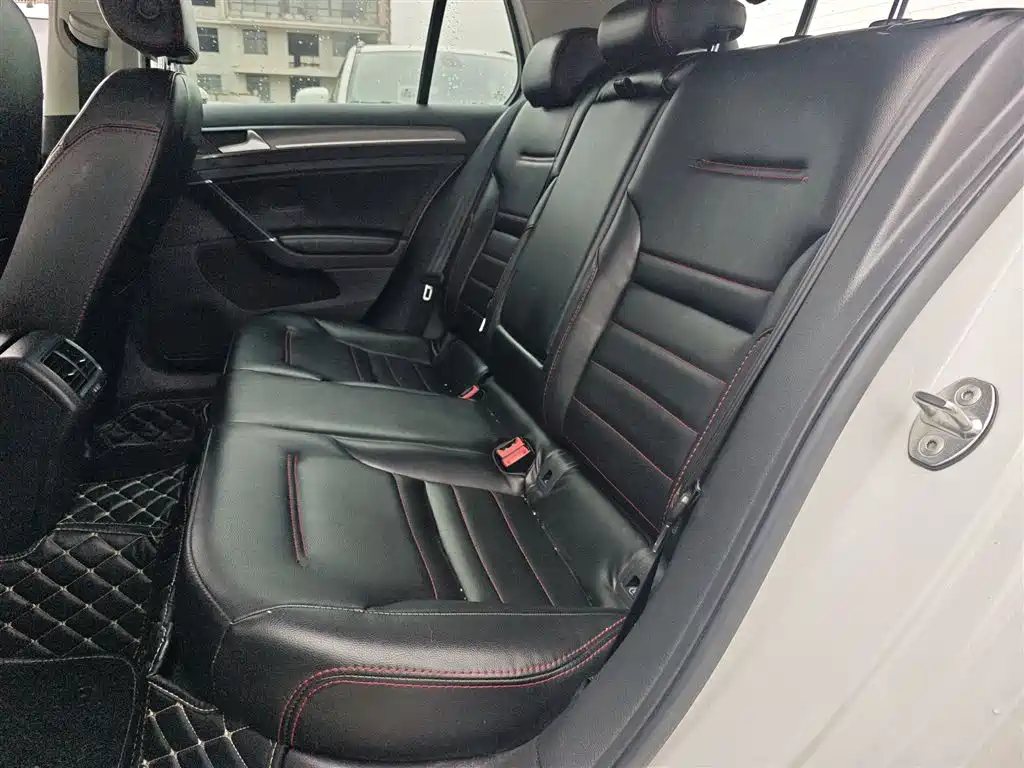 Volkswagen Golf 2016 1.6L Automatic Comfort фото 17