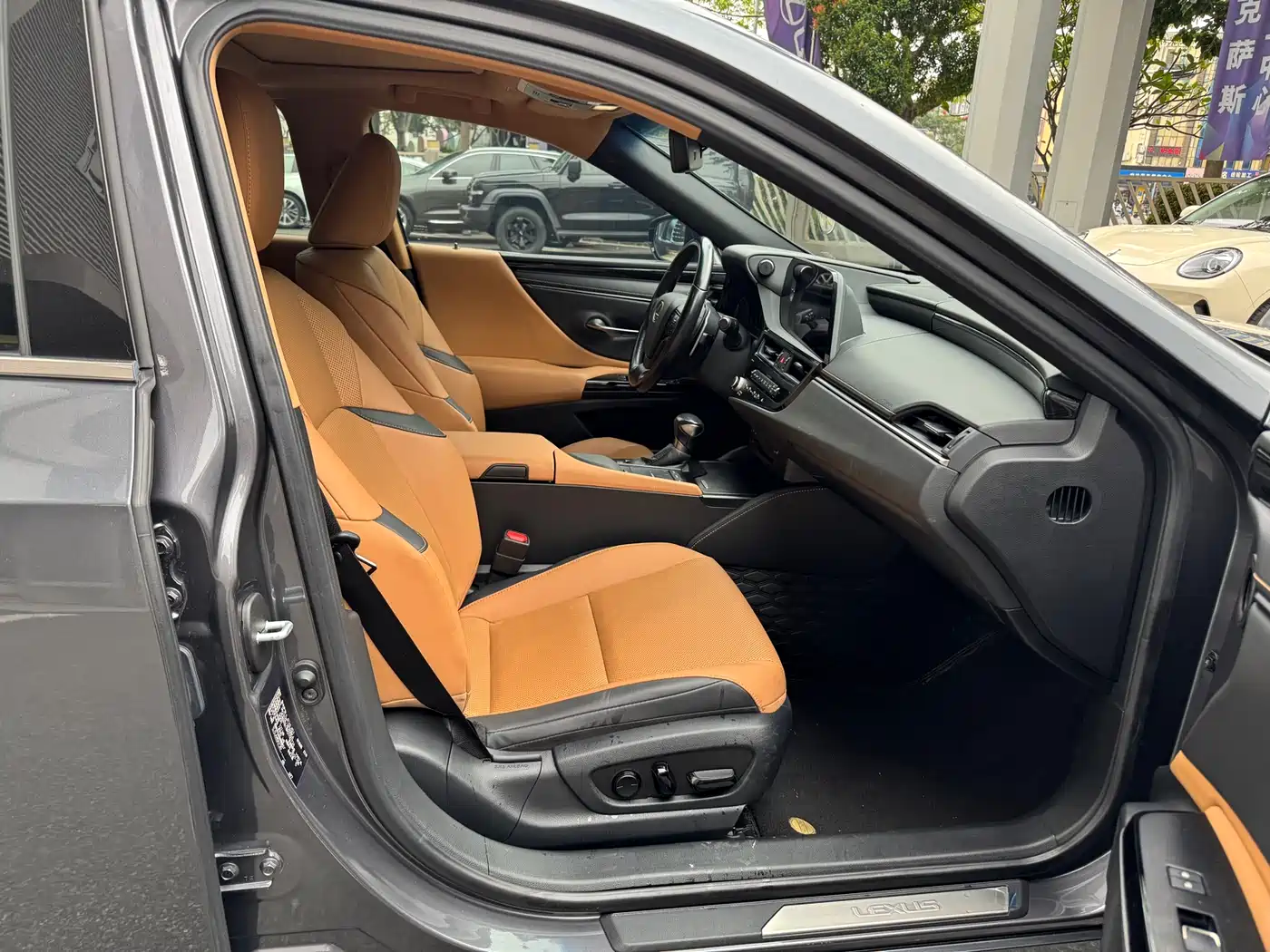 Lexus ES 2021 200 Excellence Edition фото 12