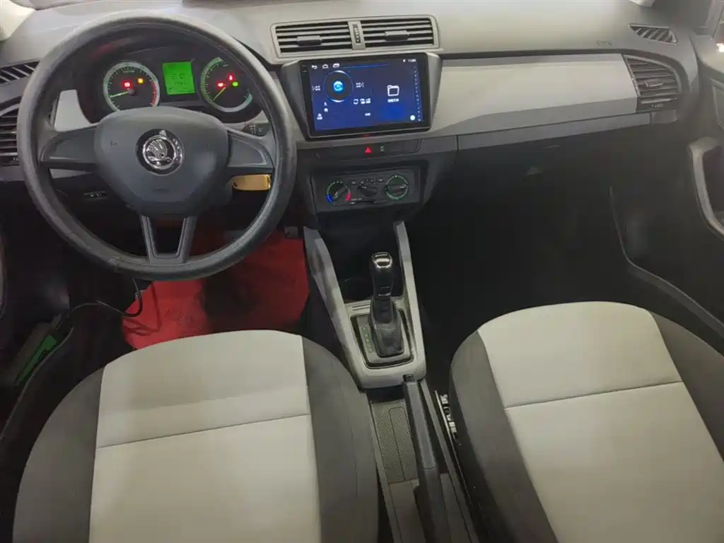 Škoda Fabia 2017 1.4L Auto Car Enjoy Edition фото 10