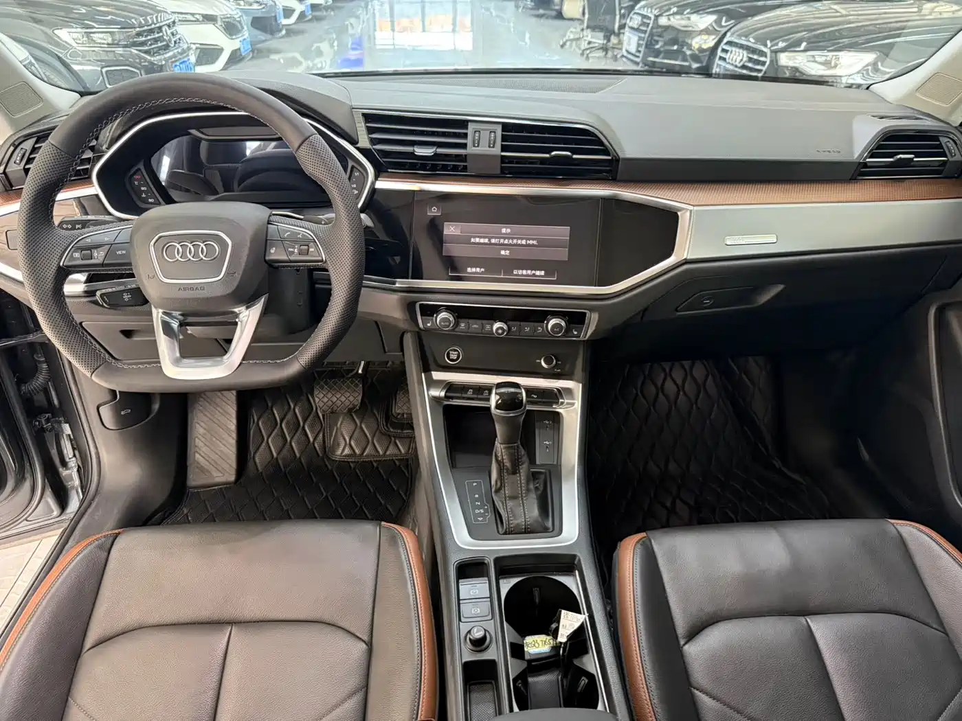 AUDI Q3