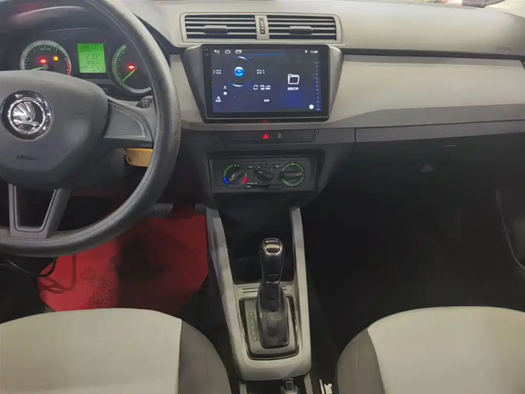 Škoda Fabia 2017 1.4L Auto Car Enjoy Edition фото 13